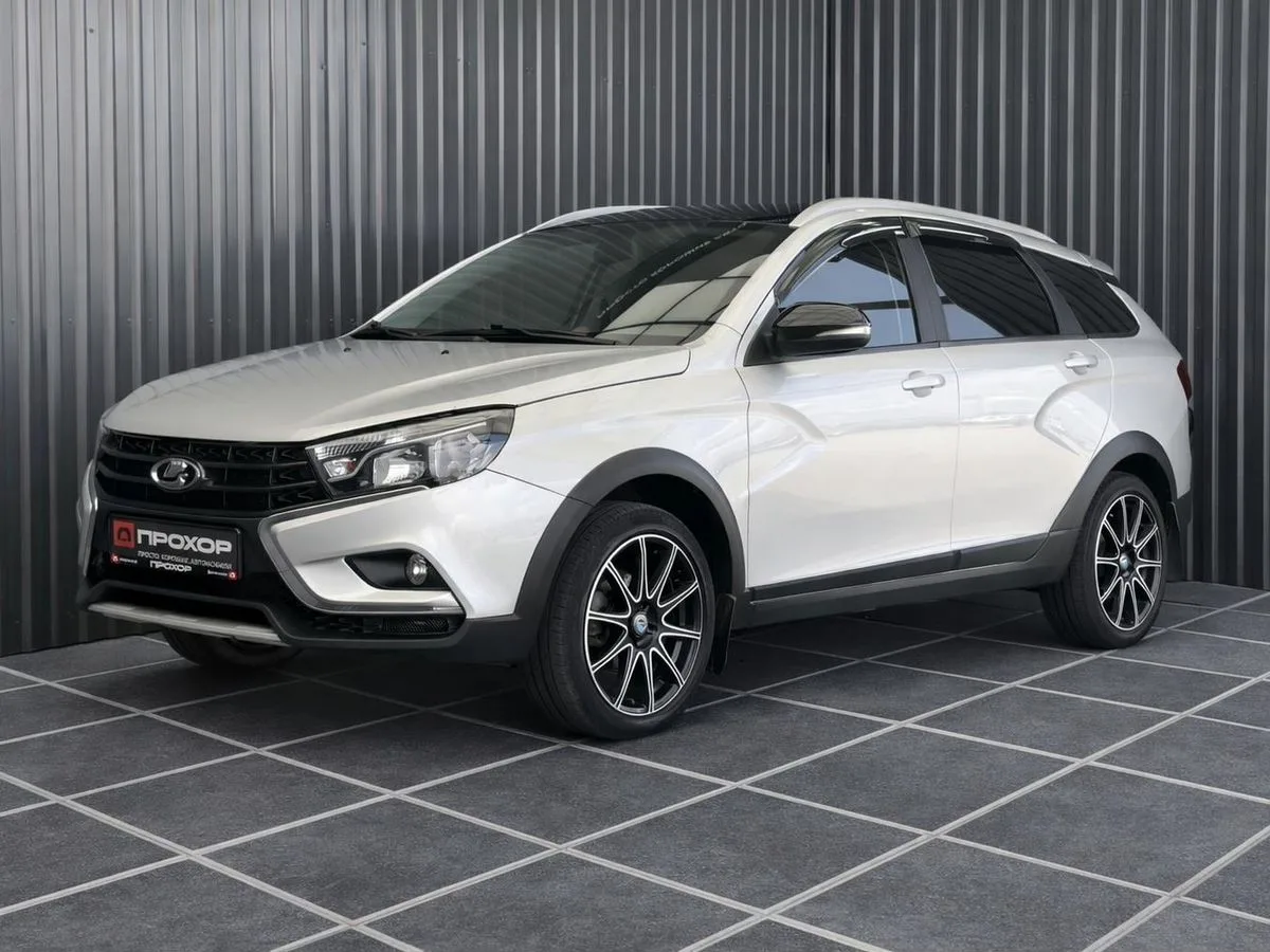 ВАЗ (LADA), Vesta Cross, 1 л., МТ, 2021 г., 109 476 км, фото 1