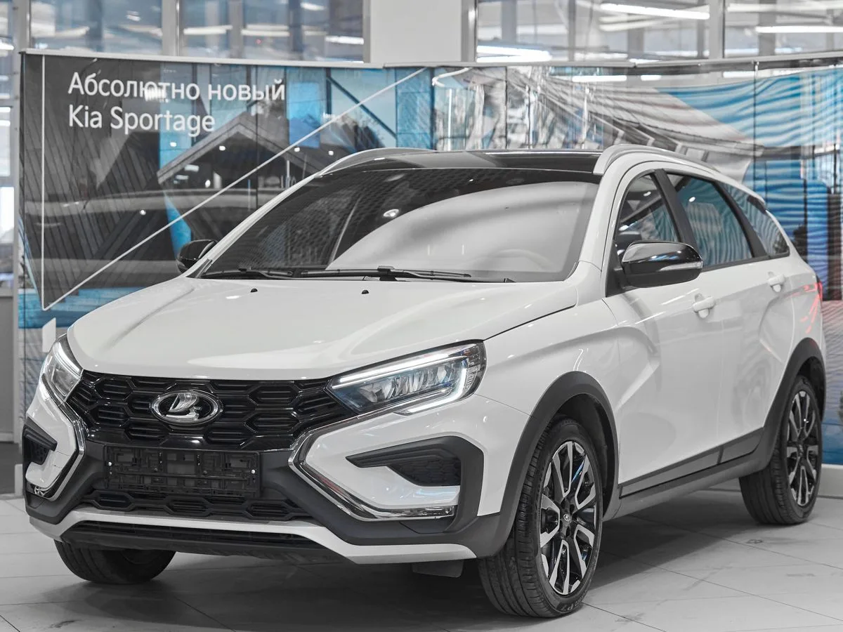 Lada (ВАЗ), Vesta, 1.8 л., CVT, 2024 г., 13 700 км, фото 1