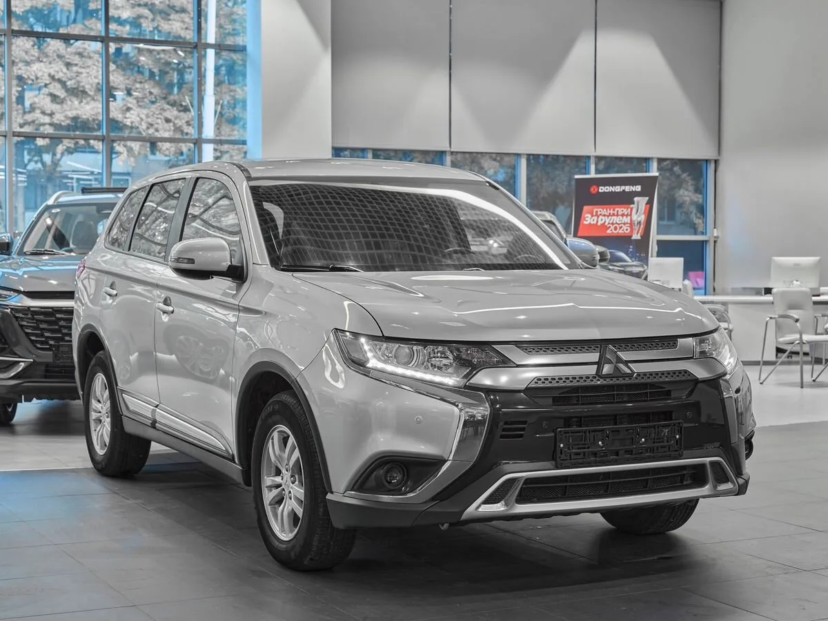 Mitsubishi, Outlander, 2.0 л., CVT, 2019 г., 210 800 км, фото 1