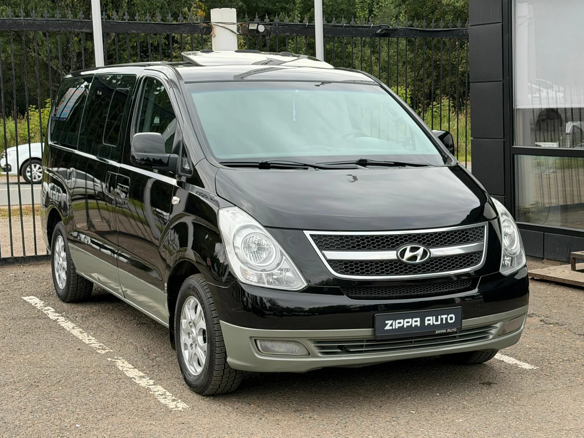 Hyundai, Grand Starex, 2.5 л., АТ, 2012 г., 166 930 км, фото 1