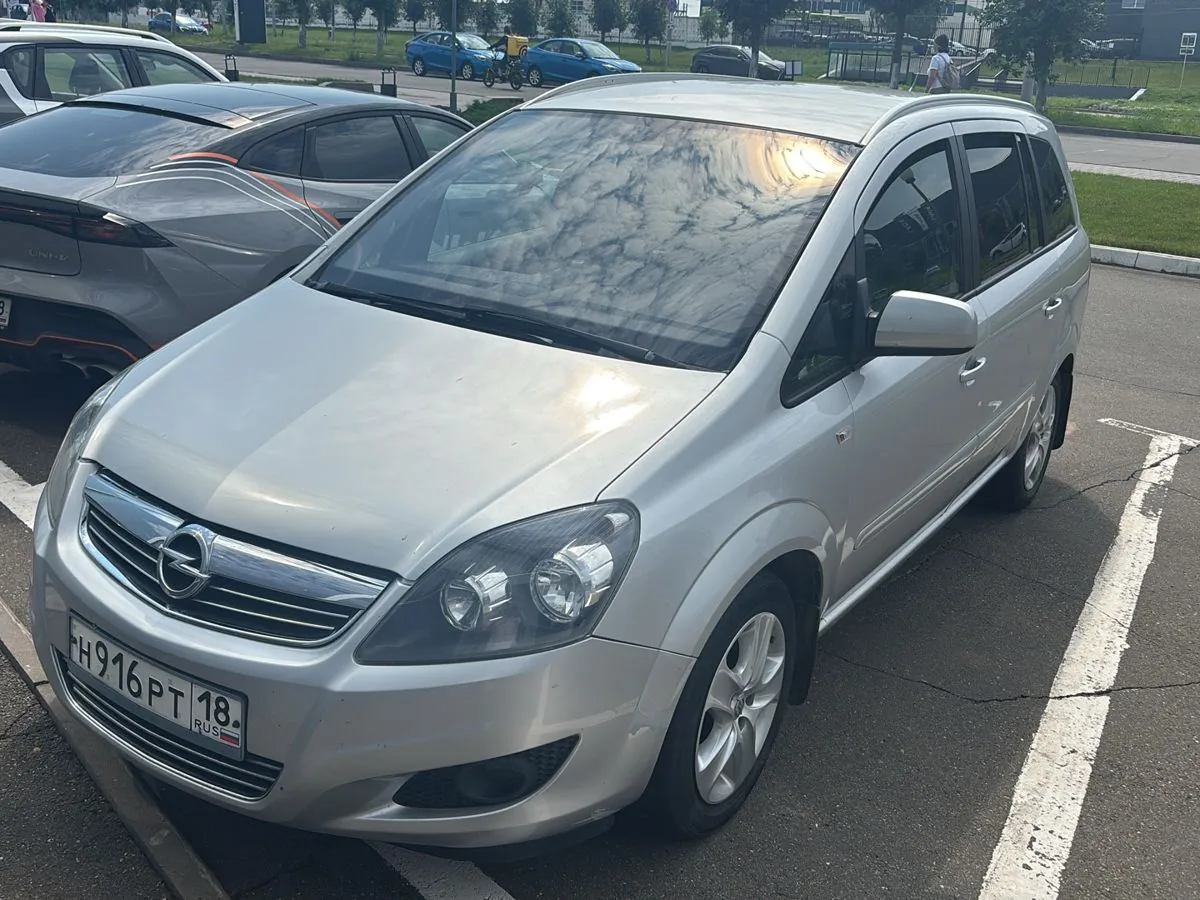Opel Zafira 1.8 MT (140 л.с.), 2013, фото 1