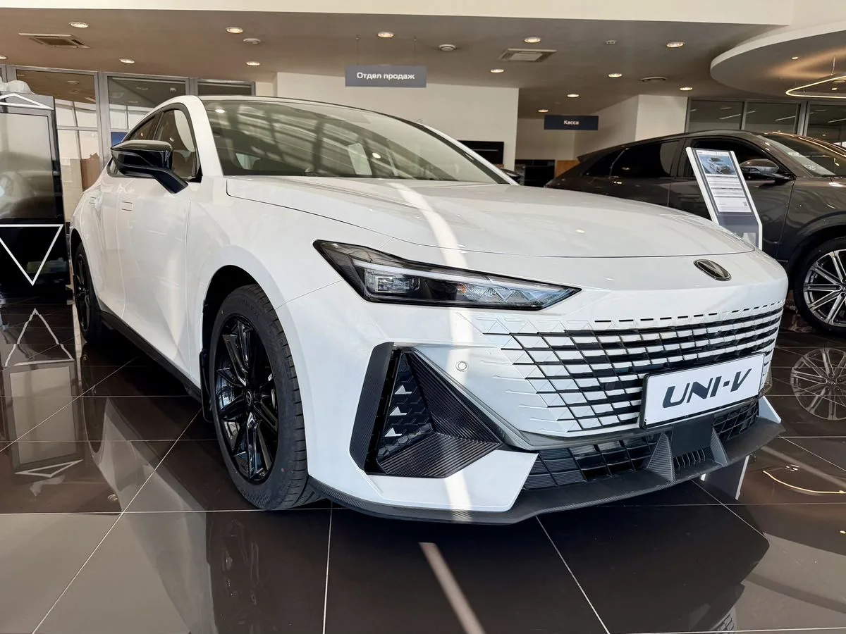 Changan UNI-V 1.5 AMT (181 л.с.), 2024, фото 1
