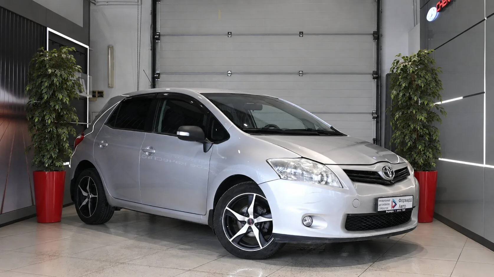 Toyota Auris 1.6 MT (132 л.с.), 2011, фото 1
