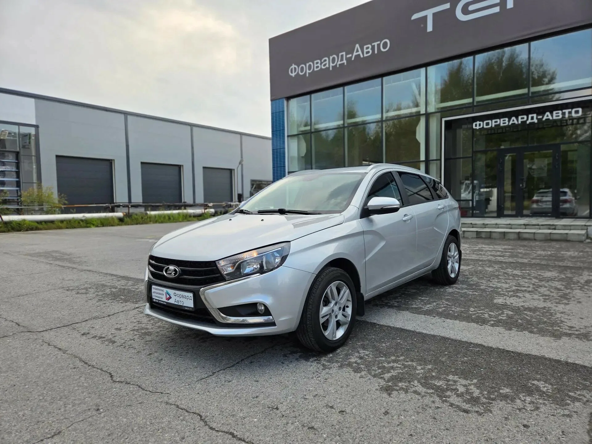 Lada (ВАЗ) Vesta SW 1.6 AMT (106 л.с.), 2019, фото 1