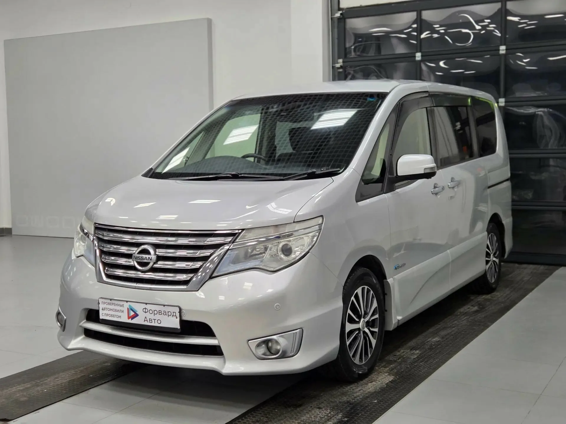 Nissan Serena 2.0hyb CVT (147 л.с.), 2015, фото 1