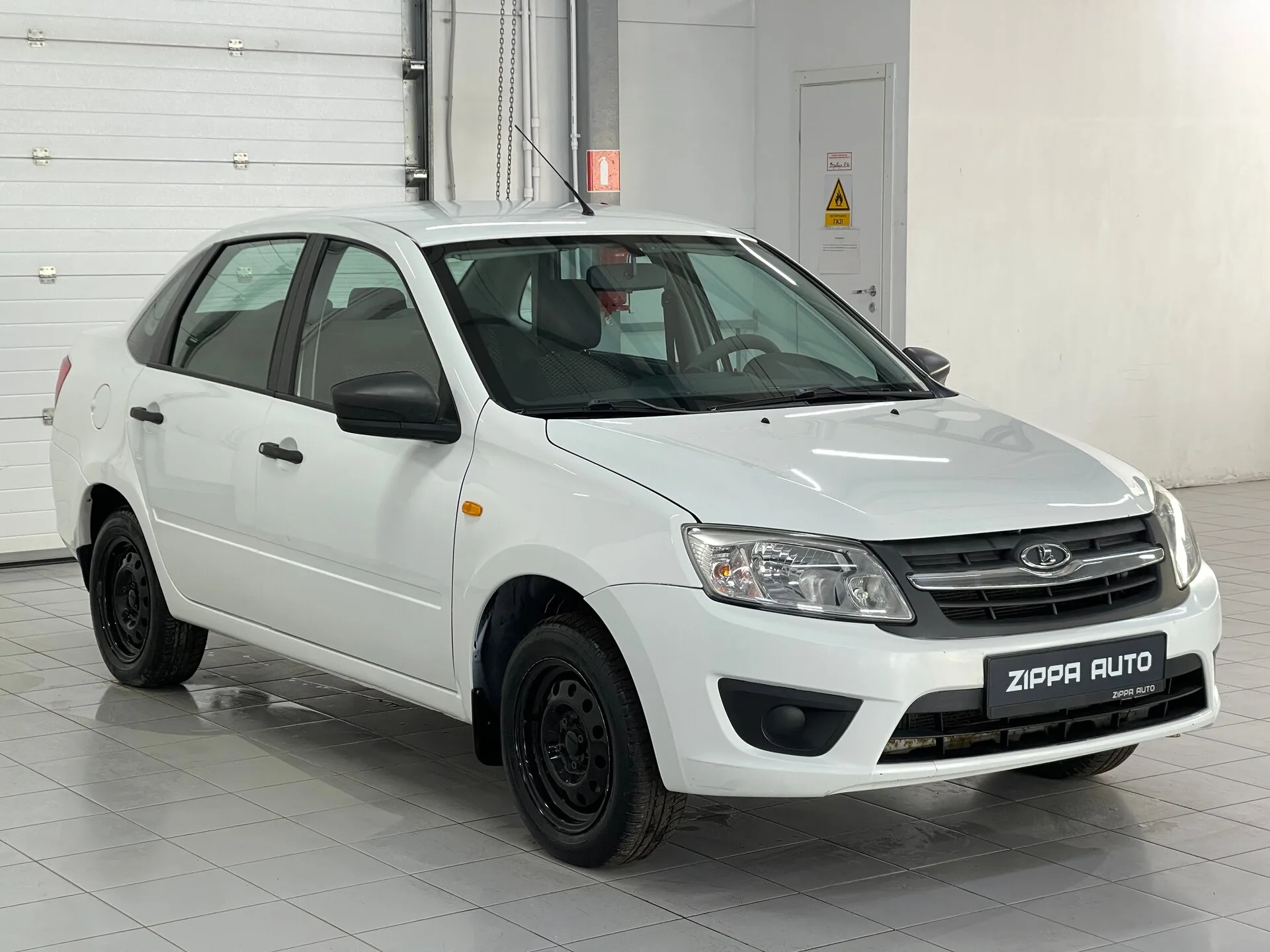 Lada (ВАЗ) Granta 1.6 MT (87 л.с.), 2017, фото 1