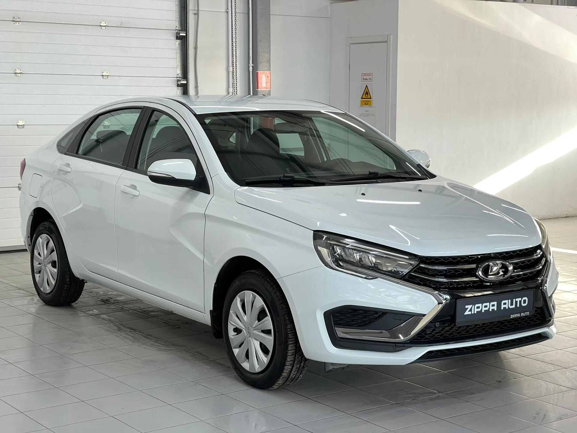 Lada (ВАЗ) Vesta 1.6 MT (106 л.с.), 2023, фото 1