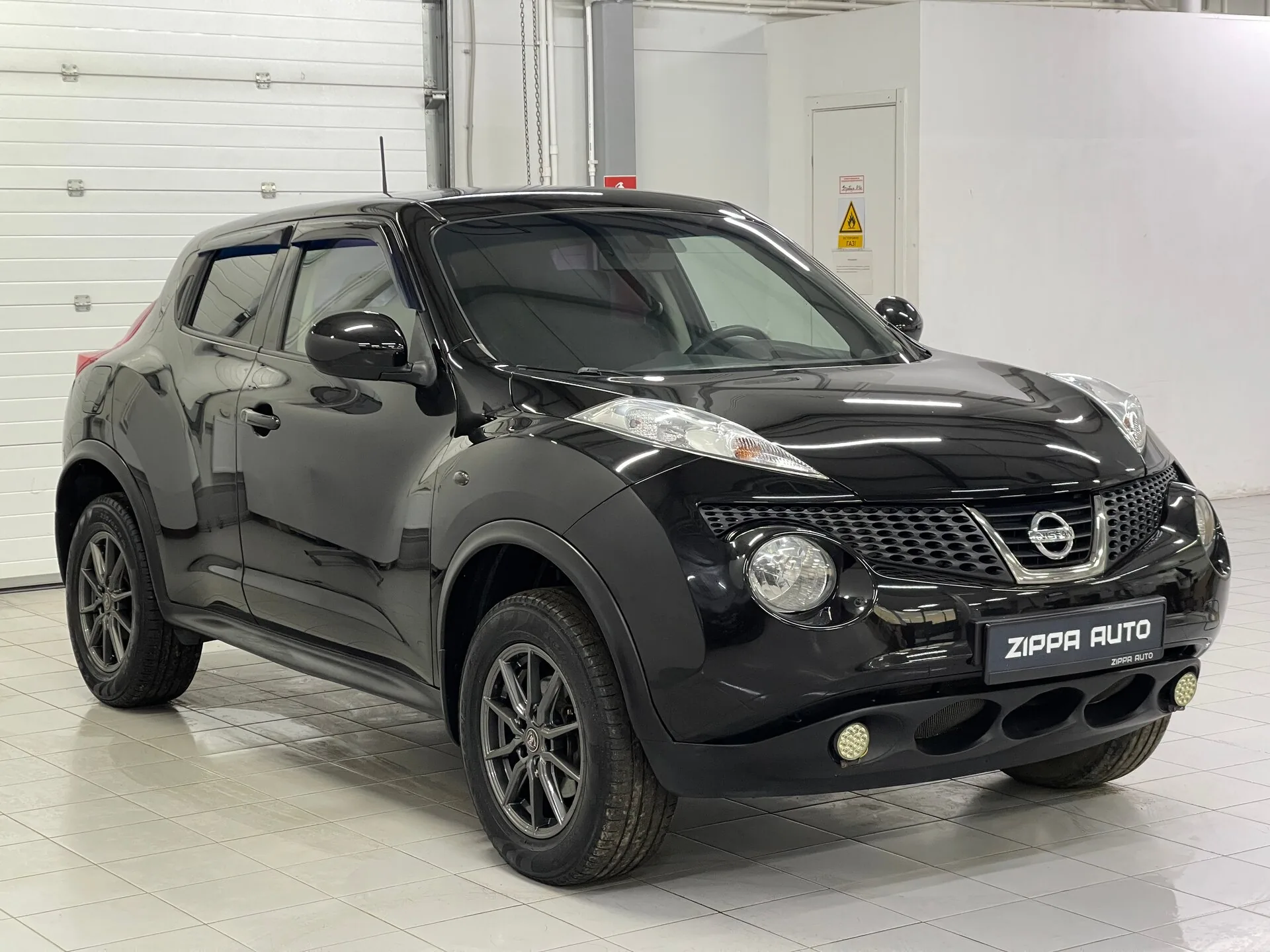 Nissan Juke 1.6 MT (94 л.с.), 2014, фото 1