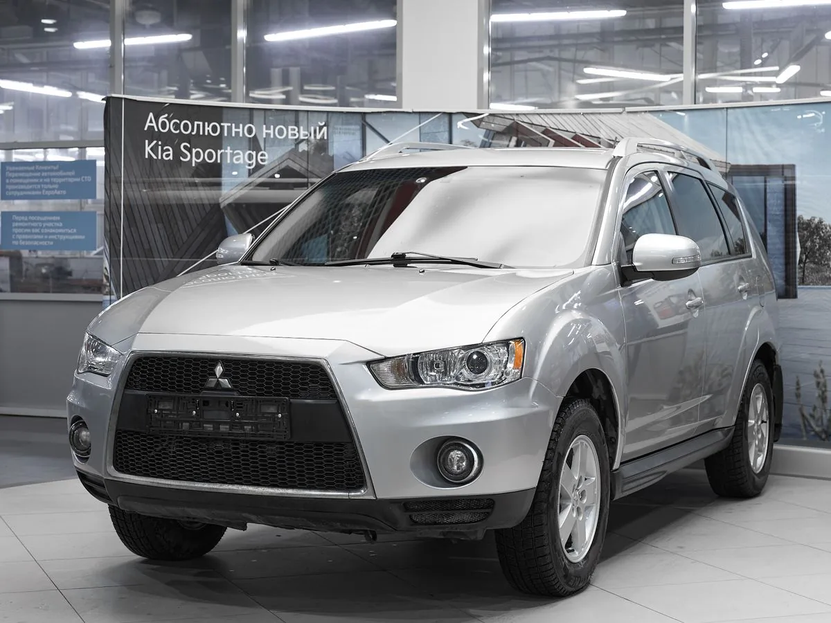 Mitsubishi Outlander 2.0 CVT (147 л.с.), 2010, фото 1