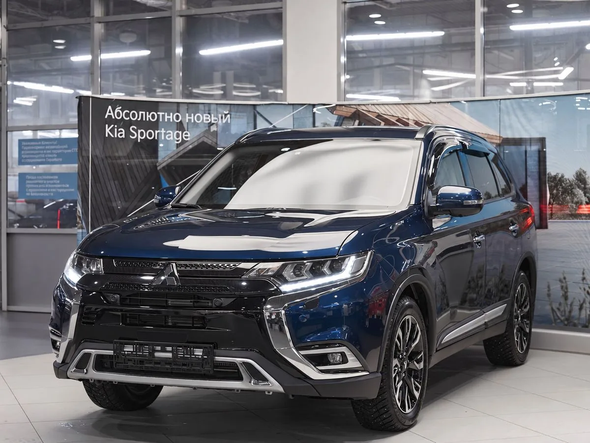 Mitsubishi Outlander 2.4 CVT (167 л.с.) 4WD, 2021, фото 1