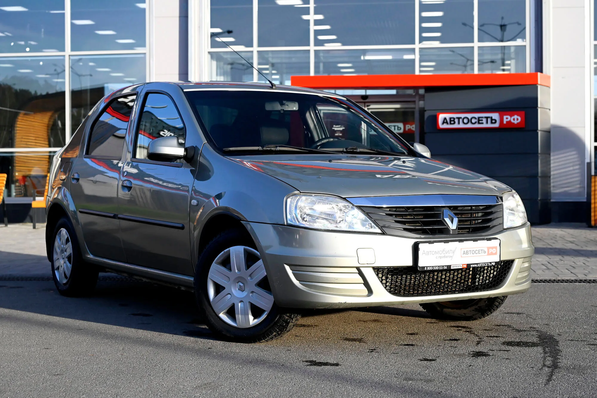 Renault Logan 1.6 MT (84 л.с.), 2013, фото 1