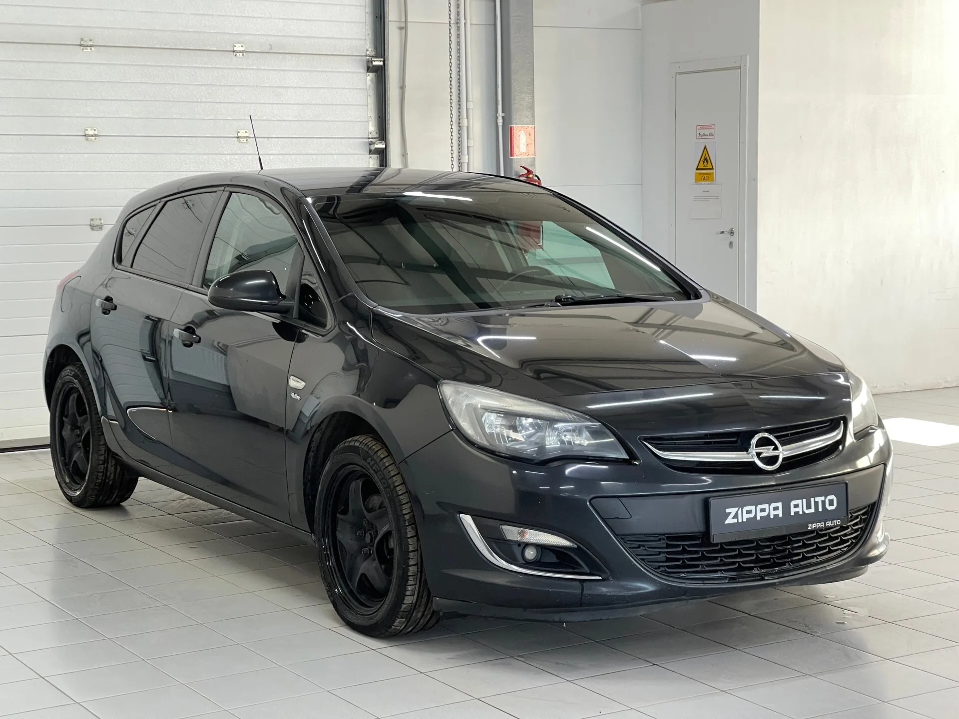 Opel Astra 1.4 AT (140 л.с.), 2013, фото 1