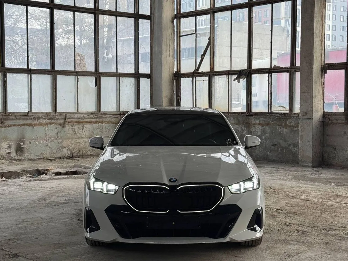 BMW, 5 серии, 2.0 л., АТ, 2025 г., 25 000 км, фото 1